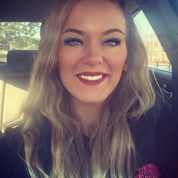 🎀 Meet your Posher, Brittany 🎀 - Picture 3 of 6